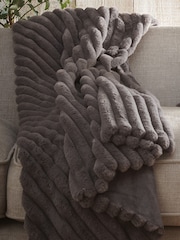 Appletree Morritz Faux Fur Bedspread - Imagem 2 de 5