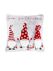Fusion Festive Gonks Velvet Filled Cushion - Imagem 2 de 3