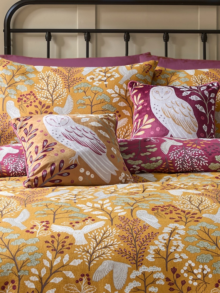 Dreams & Drapes Velvet Enchanted Filled Cushion - Imagen 2 de 4