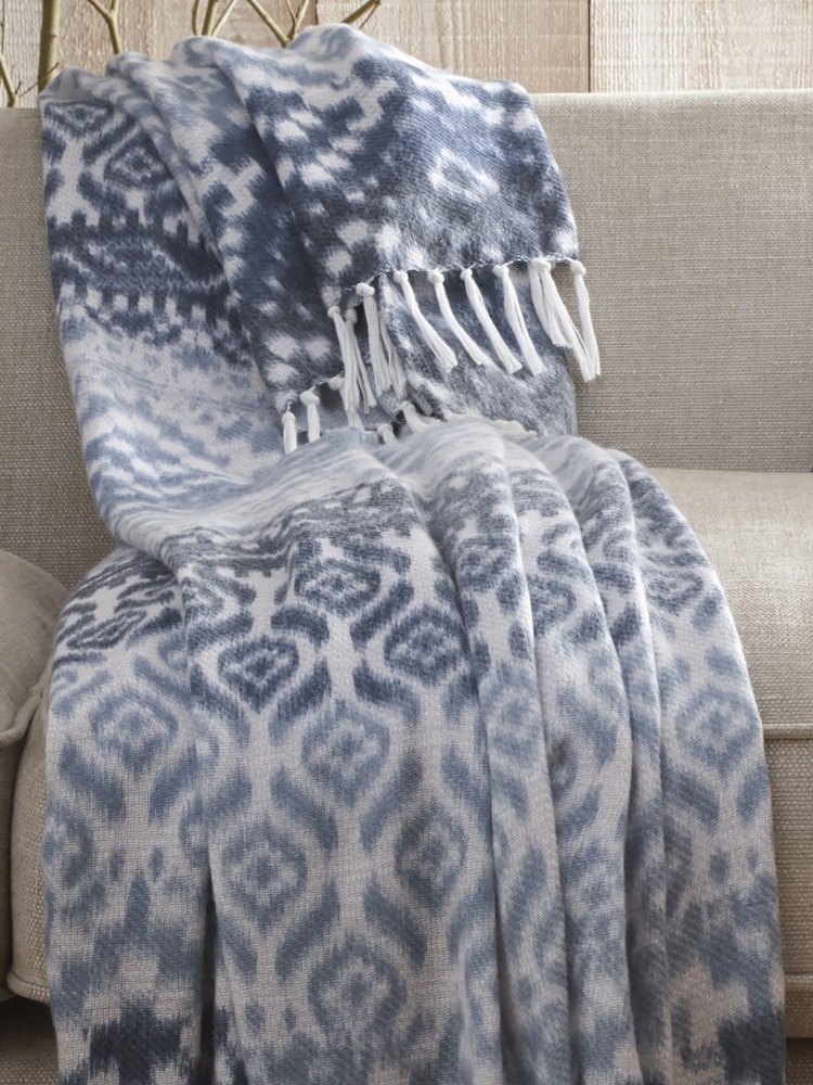 Appletree Sakari Tassled Bedspread - Image 2 of 5 Appletree Sakari Tassled Bedspread - Image 2 of 5