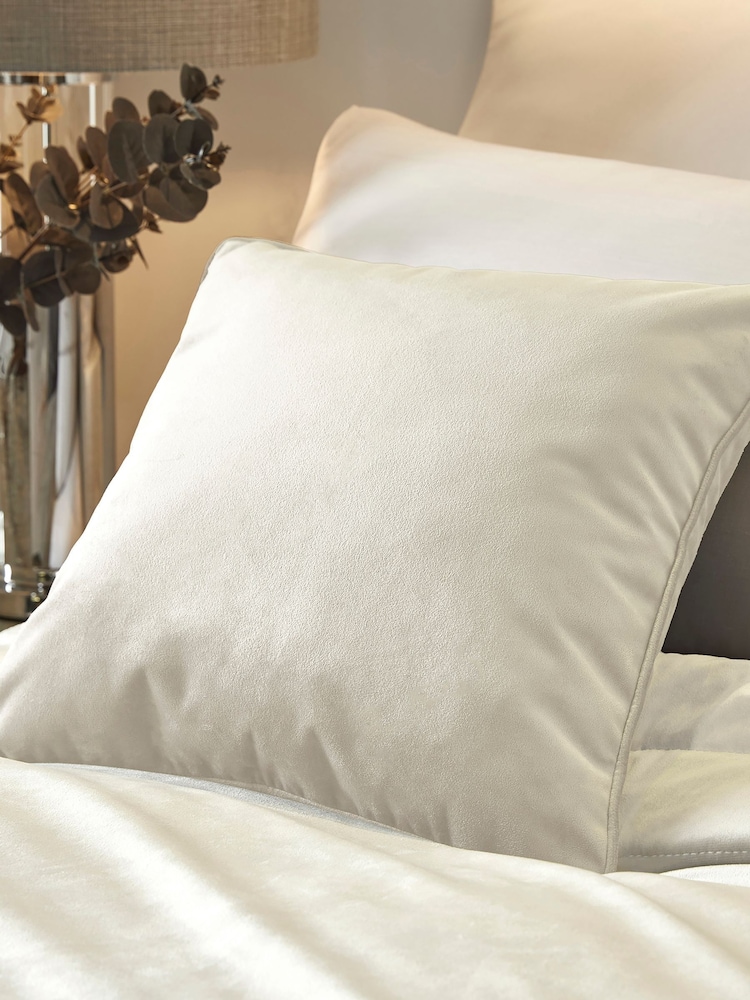 Laurence Llewelyn-Bowen Ivory Velvet Chic Bedspread - Image 2 of 3