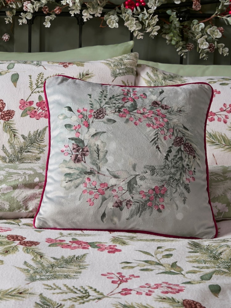Dreams & Drapes Winter Sprigs Velvet Filled Cushion - Imagem 2 de 4