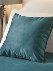 Laurence Llewelyn-Bowen Chic Velvet Bedspread - Image 3 of 3