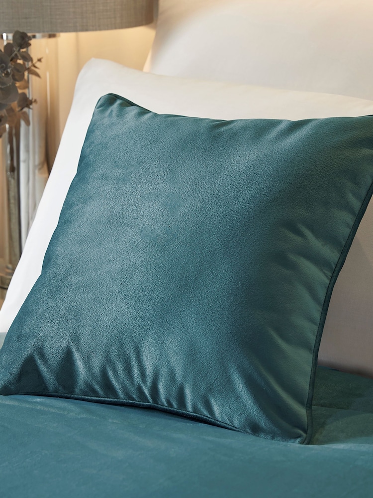 Laurence Llewelyn-Bowen Chic Velvet Bedspread - Image 3 of 3