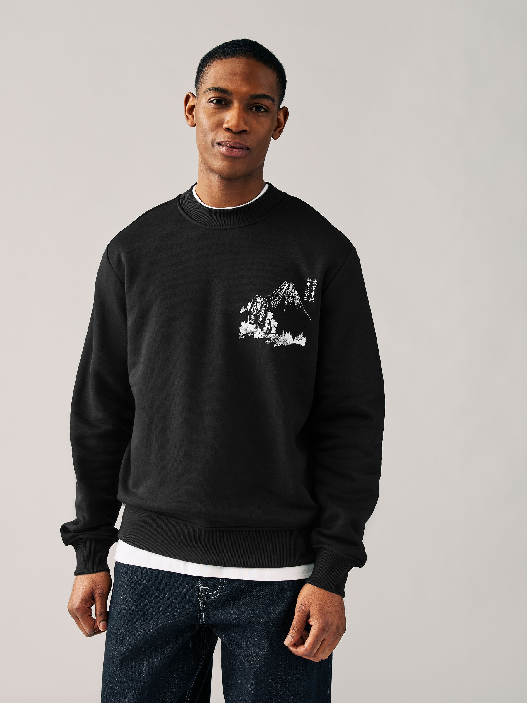 【24fw即完】SEE SEE CREW SWEAT BLACK BEPFW24CS31_01_CHR_1200x1200.