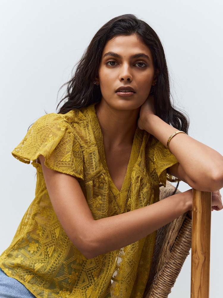 Коричневато-желтый - V-Neck Short Sleeve Lace Blouse - Image 1 of 6