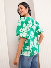 Verde - Friends Like These Bubble Short Sleeve Blouse - Imagen 4 de 4