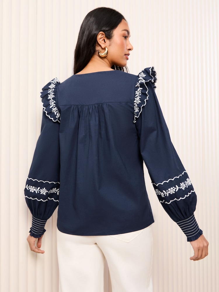 Azul marino - Friends Like These Long Sleeve Embroidered Scallop Trim Blouse - Imagen 5 de 5