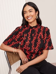 أحمر - Friends Like These Flutter Sleeve Blouse - صورة 1 من 4