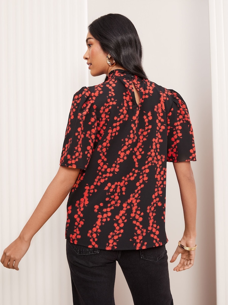 أحمر - Friends Like These Flutter Sleeve Blouse - صورة 4 من 4
