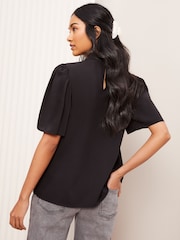 أسود - Friends Like These Flutter Sleeve Blouse - صورة 4 من 4