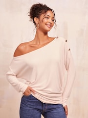 Crème - Friends Like These Comfortabele top met knoopdetail en afgeschuinde halslijn - Image 1 of 1