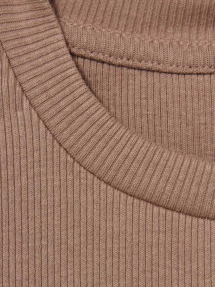 Reiss Berry Victoria 4-9 yrs Cotton-Jersey Ribbed Short-Sleeve T-Shirt - Image 4 of 4 Reiss Berry Victoria 4-9 yrs Cotton-Jersey Ribbed Short-Sleeve T-Shirt - Image 4 of 4