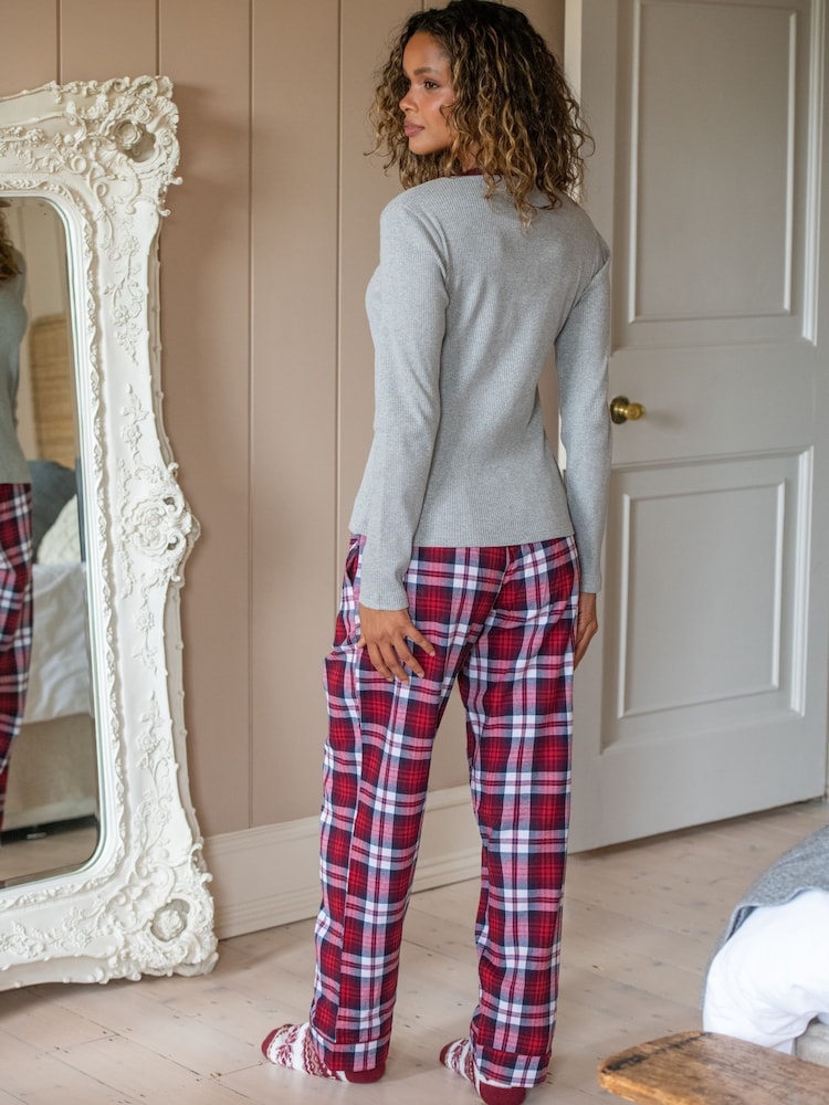 Pour Moi Rib Jersey Lace Trim Henley Top And Check Trousers Pyjamas Set - Imagen 2 de 4 Pour Moi Rib Jersey Lace Trim Henley Top And Check Trousers Pyjamas Set - Imagen 2 de 4