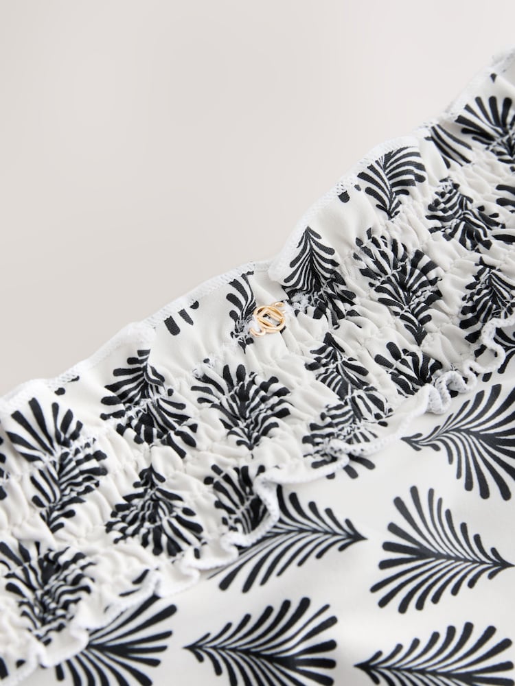 Cream/Schwarz, Fächer-Print - Gesmokte Bikinihose mit hohem Beinausschnitt - Bild 8 von 8 Cream/Schwarz, Fächer-Print - Gesmokte Bikinihose mit hohem Beinausschnitt - Bild 8 von 8