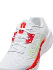 Nike White Quest 6 Road Running Trainers - Image 10 of 11