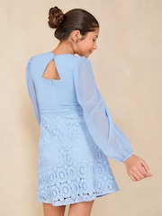 Vestido de vestir de encaje de Lipsy (5-16 años) - Imagen 3 de 4