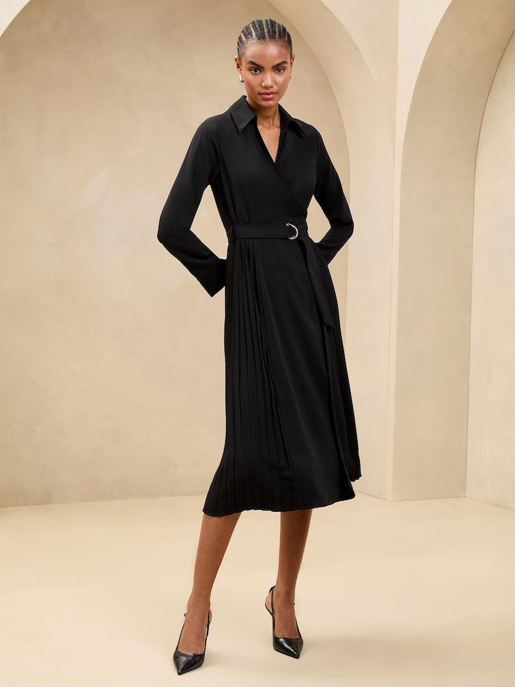 Vestido camisero midi con cinturón y falda plisada de Lipsy - Imagen 1 de 4