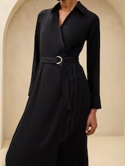 Vestido camisero midi con cinturón y falda plisada de Lipsy - Imagen 2 de 4