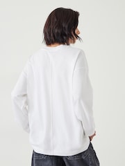 Weiß - Hush Flo Oversized Long Sleeve 100% Cotton T-Shirt - Bild 2 von 4