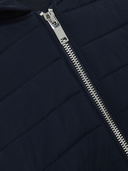 Chaqueta acolchada con capucha de punto interlock híbrido Taylor de Reiss - Imagen 4 de 4