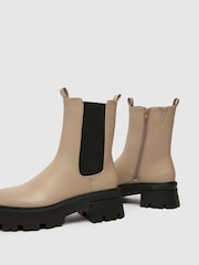 Natural - Schuh Addilyn Chunky Chelsea Boots - Image 4 of 4