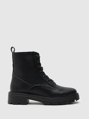 Črni gležnjarji z vezalkami Schuh Andria - Slika 1 iz 4