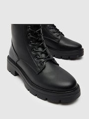 Črni gležnjarji z vezalkami Schuh Andria - Slika 3 iz 4