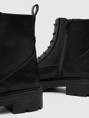 Črni gležnjarji z vezalkami Schuh Andria - Slika 4 iz 4