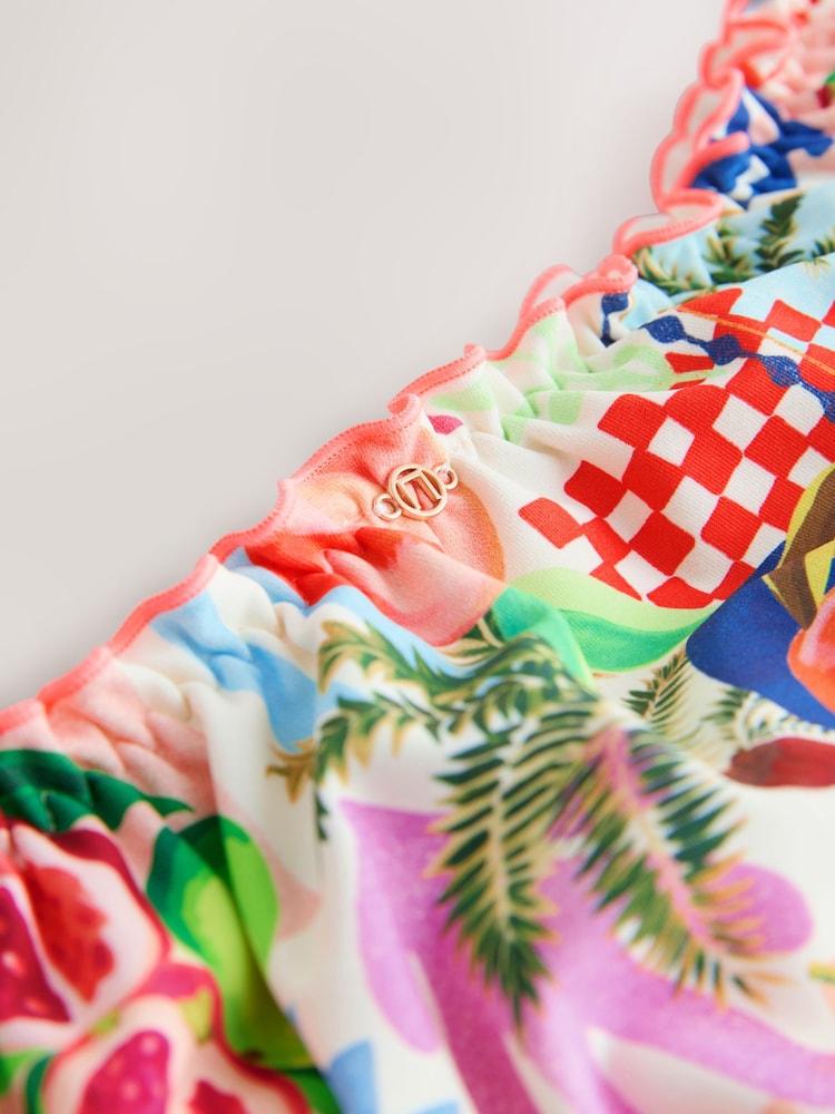 Leuchtender Früchte-/Tropen-Print - Brasilianische Bikinihose mit hohem Beinausschnitt und Kontrastrüschen - Bild 8 von 8 Leuchtender Früchte-/Tropen-Print - Brasilianische Bikinihose mit hohem Beinausschnitt und Kontrastrüschen - Bild 8 von 8