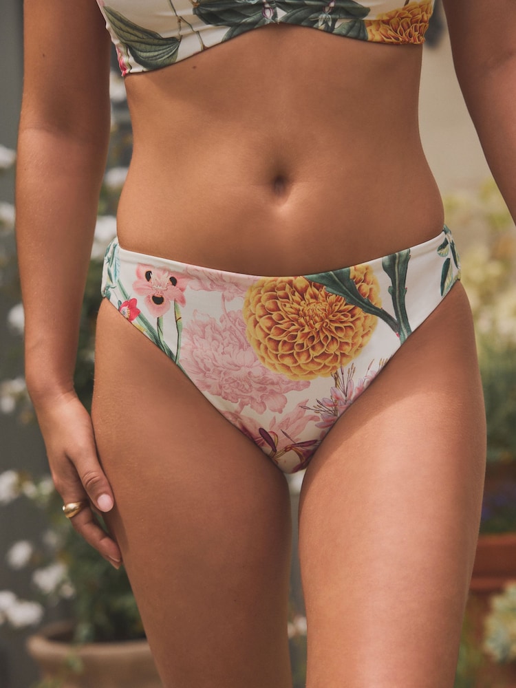 Kew Collection ecru/crèmekleurig met bloemenprint - Bikini broekje met print - Image 1 of 10