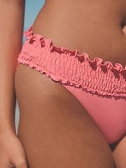 Korallenpink - Gesmokte Bikinihose mit hohem Beinausschnitt - Image 5 of 5