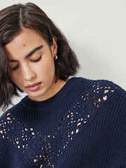 Blau - Hush Louise Pullover mit Spitzeneinsatz aus 100% Baumwolle - Bild 3 von 4