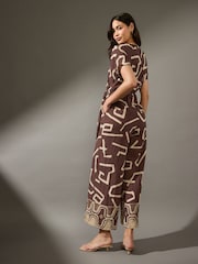 Estampado geométrico marrón - Tie Waist Detail Jumpsuit - Imagen 2 de 6