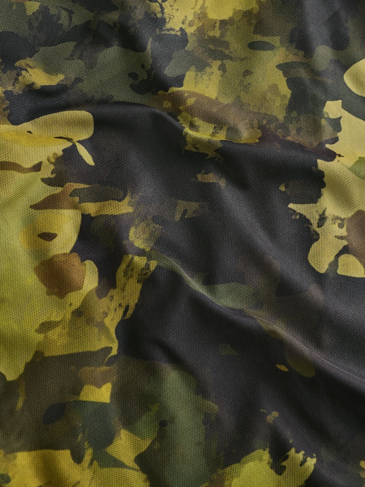 أخضر كاكي طبعة مموهة - فستان كامي بحمالات بأجزاء شبكية وتصميم مورد - صورة 6 من 6 أخضر كاكي طبعة مموهة - فستان كامي بحمالات بأجزاء شبكية وتصميم مورد - صورة 6 من 6