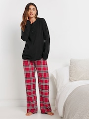 أحمر - بنطلون بيجامة رياضي بنمط مربعات من Long Tall Sally - صورة 1 من 6