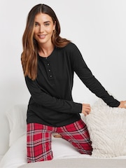 أحمر - بنطلون بيجامة رياضي بنمط مربعات من Long Tall Sally - صورة 3 من 6