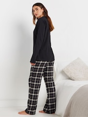 أسود - بنطلون بيجامة رياضي بنمط مربعات من Long Tall Sally - صورة 3 من 5