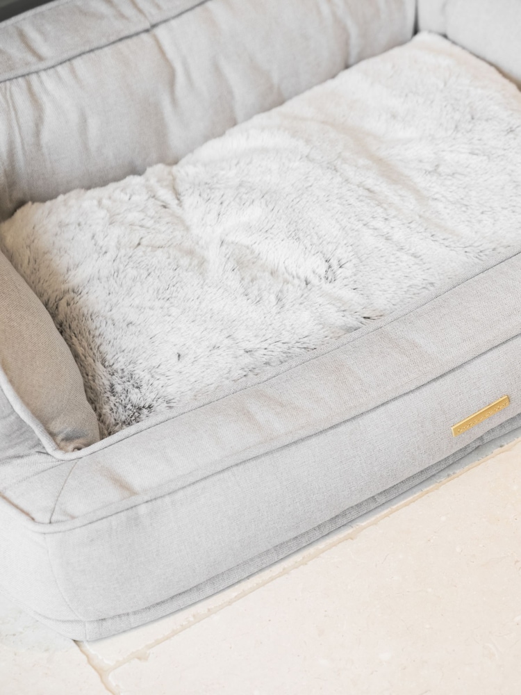 Lords and Labradors Alabaster Deep Sleep Dog Bed - Image 2 of 3
