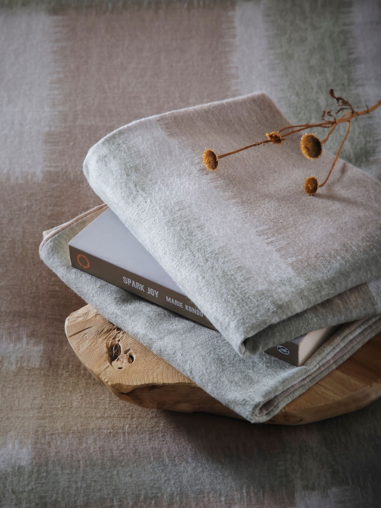 Appletree Natural Morritz Plush Faux Fur 100% Cotton Throw - Image 4 of 5