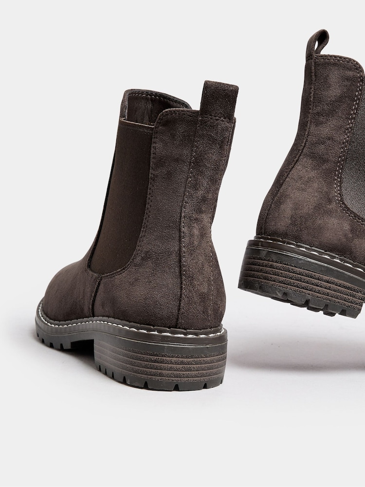 Yours Curve Brown Extra-Wide Fit Casual Chelsea Boots - Image 4 of 5