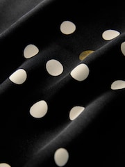 Noir à pois - Chemise en satin à col en V - Image 6 of 6