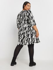 Yours Curve Black Textured Short Dress - Image 3 of 5