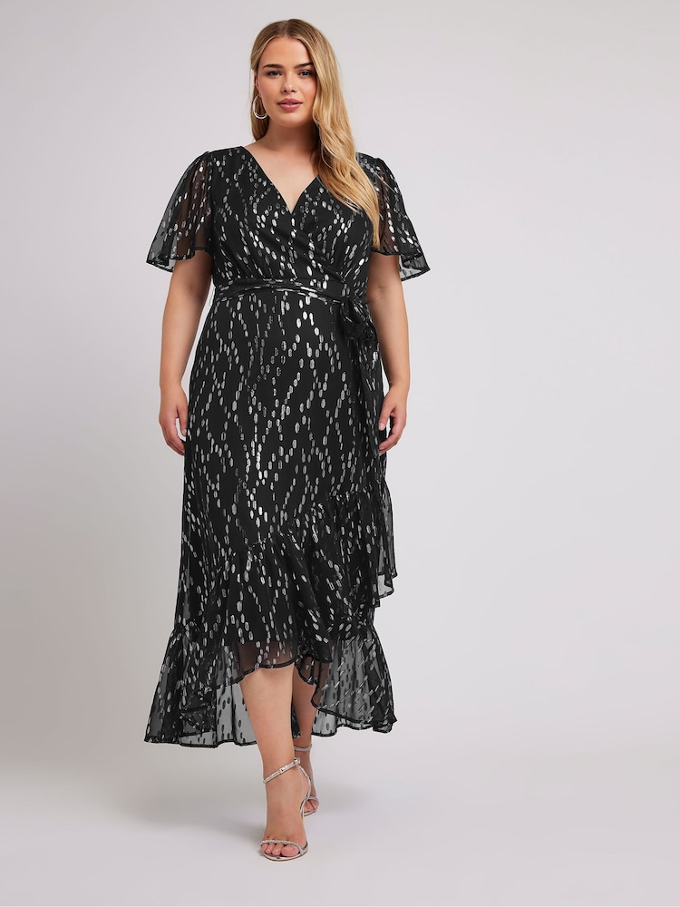 Schwarz-Silber - Yours Curve London Dobby-Wickelkleid in Metallicoptik mit Rüschen - Bild 1 von 5 Schwarz-Silber - Yours Curve London Dobby-Wickelkleid in Metallicoptik mit Rüschen - Bild 1 von 5