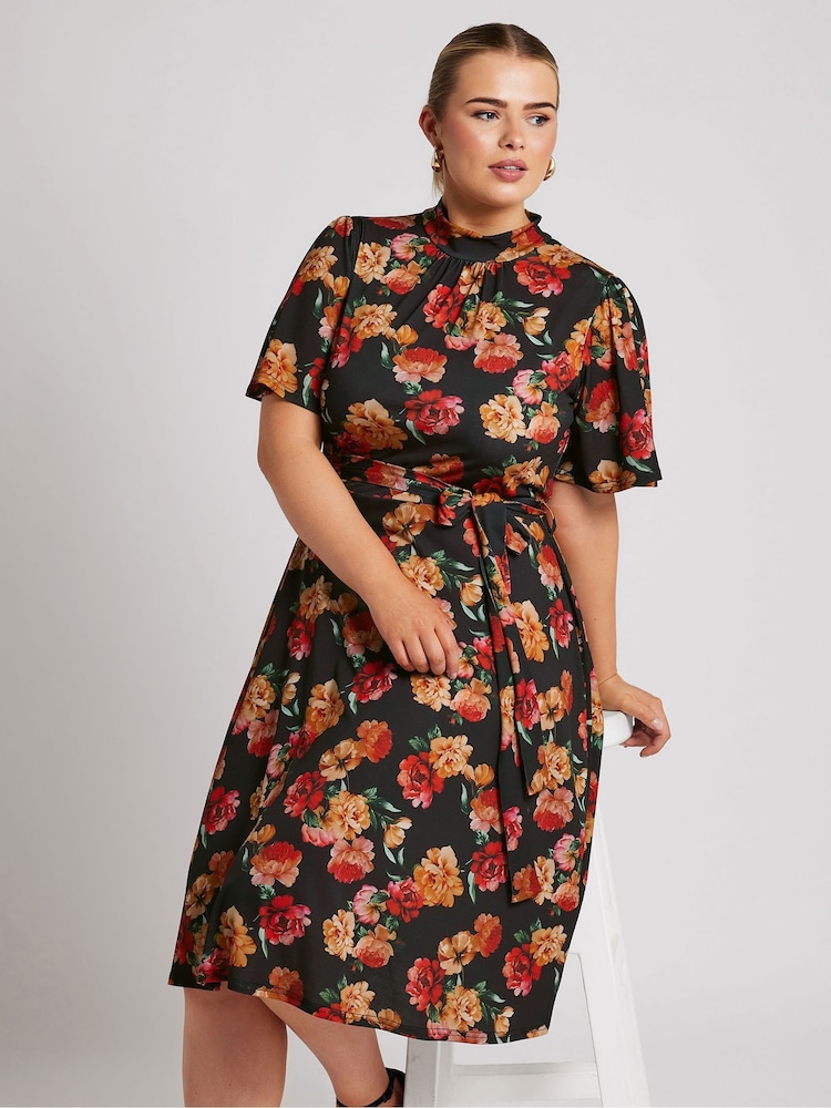 Yours Curve London Hochgeschlossenes Skaterkleid mit Gürtel - Bild 1 von 5 Yours Curve London Hochgeschlossenes Skaterkleid mit Gürtel - Bild 1 von 5