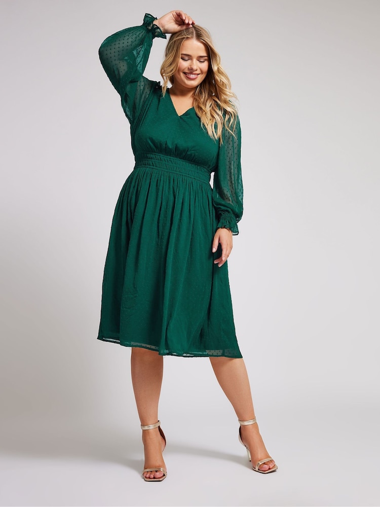 Verde - Vestido de cintura fruncida de tela dobby de Yours Curve London - Imagen 2 de 5 Verde - Vestido de cintura fruncida de tela dobby de Yours Curve London - Imagen 2 de 5