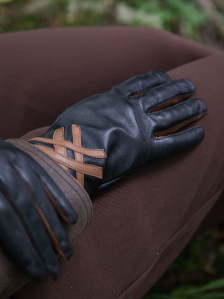 Lakeland Leather Black Devoke Contrasting Gloves - Image 2 of 3