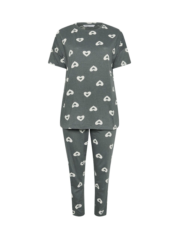 Yours Curve Double Heart kurzärmeliges Pyjama-Set im Tapered-Fit - Bild 5 von 5 Yours Curve Double Heart kurzärmeliges Pyjama-Set im Tapered-Fit - Bild 5 von 5