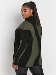 Yours Curve Green Oversized Colourblock Swirl Jumper - Image 4 of 5