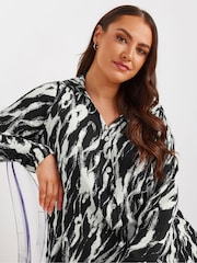 Yours Curve Black Textured Jersey Shirt - Image 4 of 5